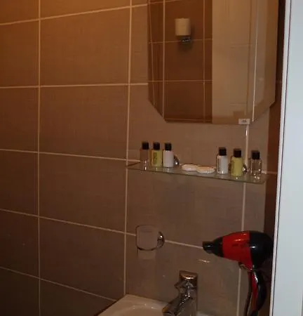 אכסניה Paxx Hotel&hostel (adults Only) *